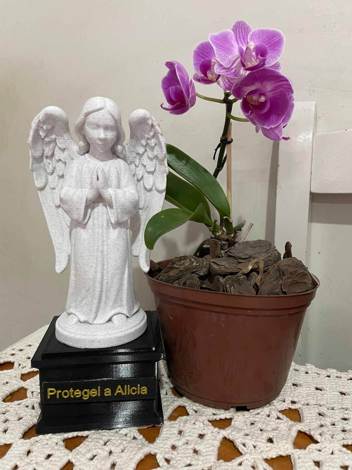 Protótipo do Anjo da Guarda no ateliê da Brindaria